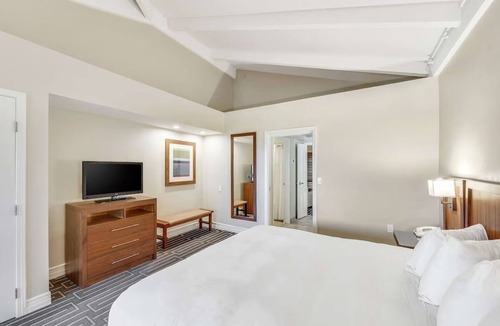 North Mountain Hotel | 1 King 1BR Suite, Hilton Phoenix Tapatio Cliffs, 7 Pools, Waterfall - 2 Units