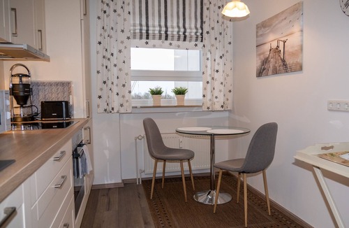 Center Apartment | 191 Ferienwohnung Deichbrücke - 191 3-zimmer Fewo mit Südbalkon und Meerblick