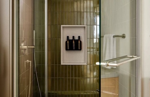 Lower Allston Hotel | 2 Accommodation Perfect for Group Stay | The Atlas Hotel | Minutes to Boston