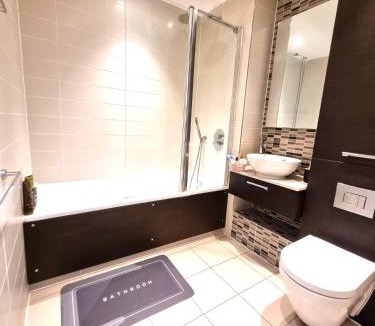 Stratford and New Town Apartment | 2-Bed 2-Bath Luxury Apartment, next to Stratford Station