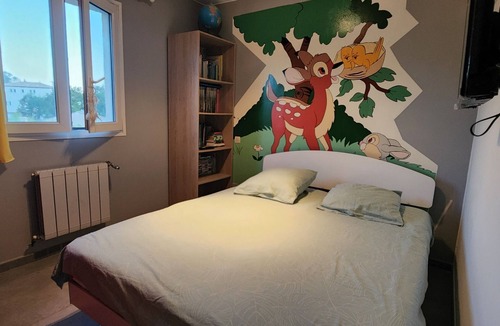 Boulouris-sur-Mer Bed & Breakfast | 2 bedrooms with private bathroom and kitchen in shared villa with swimming pool