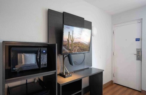 Chandler Apartment | 2 Queen Beds | Smoking