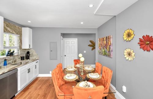 Neponset - Port Norfolk Apartment | 4BD 2BA Spacious Duplex W/Parking. Walking Distance to MBTA & Restaurants
