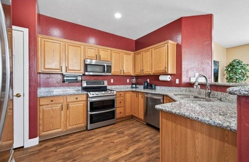 Copper Creek House | 4BR Phoenix Stay | Sleeps 10 | Pet-Friendly