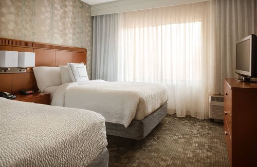 Camelback East Hotel | Affordability Meets Comfort! w/Outdoor Pool, Short Drive to Arizona Capitol