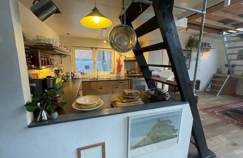 De Weteringschans Apartment | Amsterdam center loft in the Canal District with everything around the corner