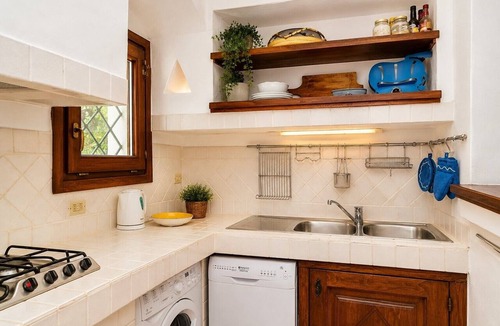 Liscia di Vacca Apartment | Apartment 'Casa Ilaria' with Shared Pool, Private Terrace, and Wi-Fi