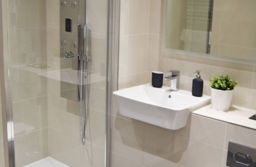 Havering Apartment | Apartment with Balcony at Morland House Apartments