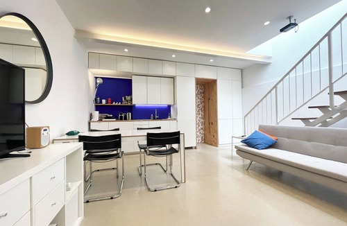 Angel Apartment | Architect designed split level 68sqm apartment close to kings cross