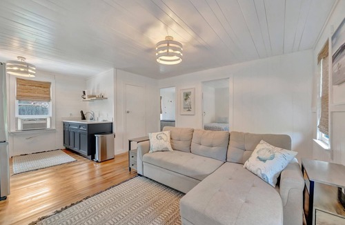 Sunset Beach House | Bay Breeze Cottage