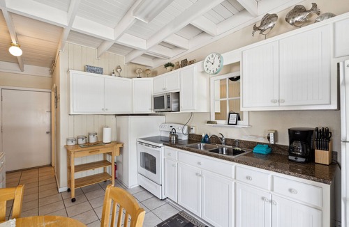 Laguna Beach Cottage | Beach getaway just 100 yards from the beach.