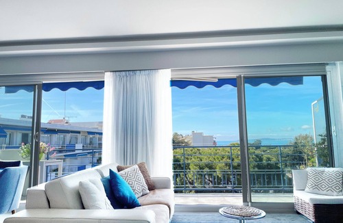 Cros-de-Cagnes Apartment | BEACH VIEW AND RACECOURSE