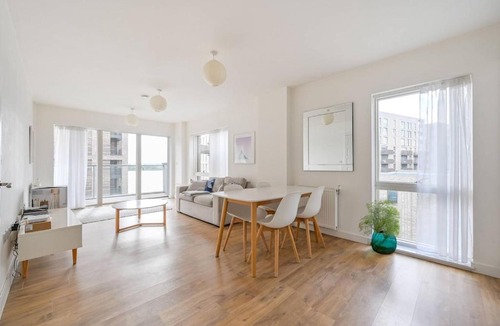 Newham Apartment | Beautiful and bright 2 bedroom flat with balcony
