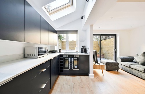 Fulham Broadway Apartment | Beautiful, Bright spacious flat in South West London, near tube