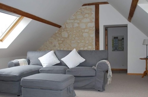 Parcay-les-Pins Apartment | Beautifully presented gite, sleeps 2/3 in UNESCO region of 'Outstanding Beauty'