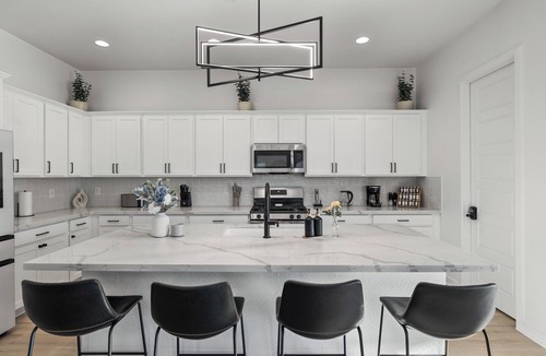 South Mountain House | Brand New Modern Gated 3BR Retreat – Pool, Jacuzzi, Gym & Stunning Views
