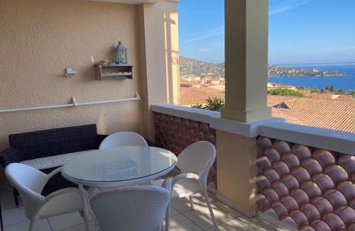 Cap Esterel Apartment | Cap Esterel: 3 Pièces avec Vue Mer et Parking Inclus - FR-1-504-591
