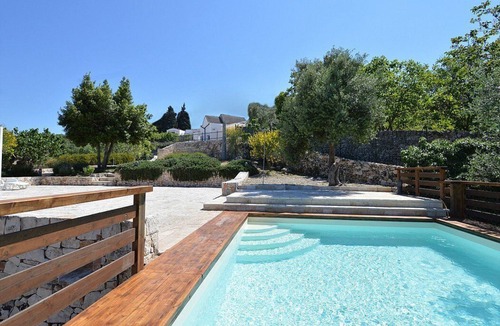 Martina Franca House | Casa Cesarina C: A graceful apartment that is part of an ancient country house, with Free WI-FI.