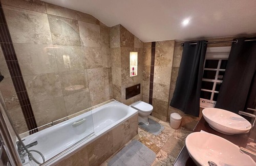 Cathedrals House | Central London Room close to London bridge and Borough market