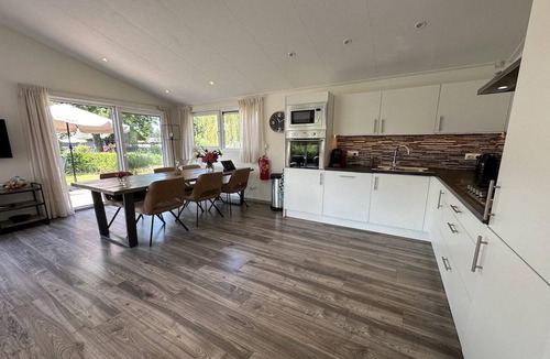 Biddinghuizen Ski Chalet | Chalet in Biddinghuizen, pool facilities