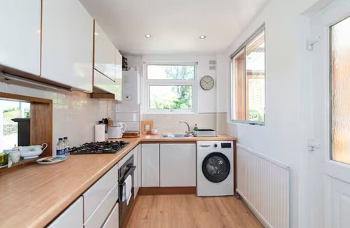 Barnhill House | Charming Home with Garden Near Wembley Stadium - Pass the Keys