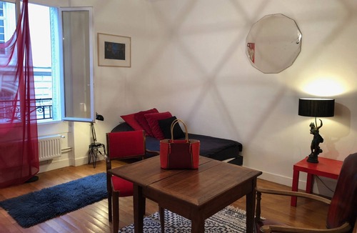 Porte-Saint-Martin Apartment | Charming large Studio Center Paris, the lively and fashionable neighborhood