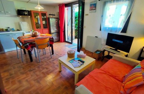 Les Arenes Apartment | Charming little house with lovely outdoor air conditionning parking