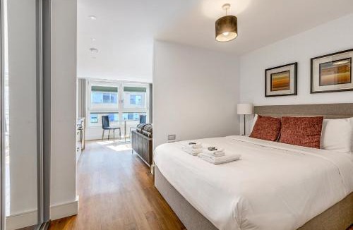 Highbury West Apartment | Chic Islington studio, 5 mins to tube