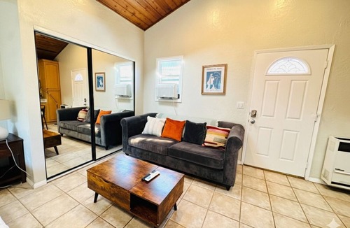 La Jolla Apartment | Chic & Spacious Studio by the Beach Prime La Jolla Spot Sleeps 4!