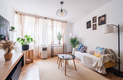Lausanne Apartment | City central comfort