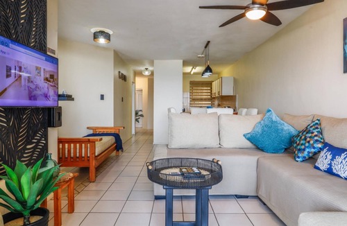 Margate Apartment | Coastal Charm | Balcony | Sea View | Pool
