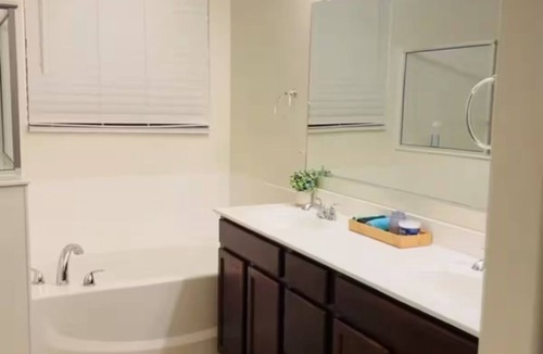 Southern Views House | Comfortable 5 bedroom home in phoenix