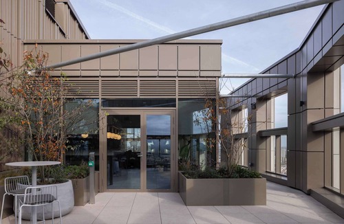 East Acton Apartment | Contemporary Studio | Gym Access | StayCozy