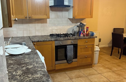 London Borough of Hounslow Apartment | Cosy 2 bedroom apartment near Heathrow on Piccadilly line