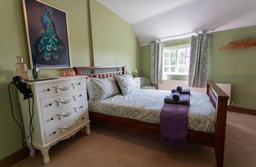 Cauldon Low House | Countryside Cottage sleeps 5 10 minutes from JCB Alton towers and Peak Wildlife park and Whiston golf wedding venue Perfect for families