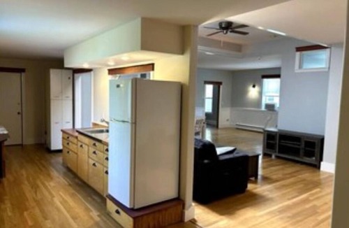 South Medford Apartment | Cozy Apartments/Traveler's Den