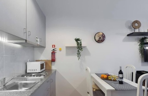 Uniao de Freguesias do Centro Apartment | Cozy Bright Rustic Flat | City Center by HostWise