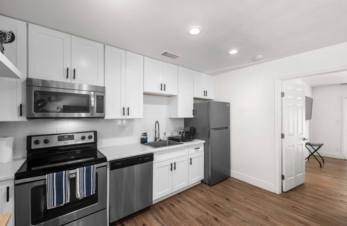Garfield Apartment | Desert Rose Retreat in the Heart of Downtown PHX