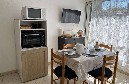 Le Grau-Du-Roi Apartment | Downtown 1BR Apartment with Bunks, Near Beach & Port, Private Parking Included