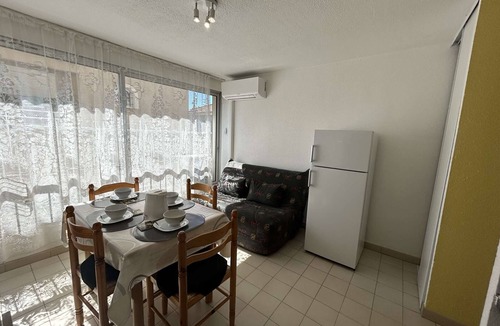 Le Grau-Du-Roi Apartment | Downtown 1BR Apartment with Bunks, Near Beach & Port, Private Parking Included