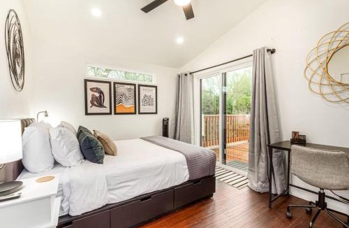 Garfield House | Downtown Phoenix Modern Retreat 2 Homes in 1