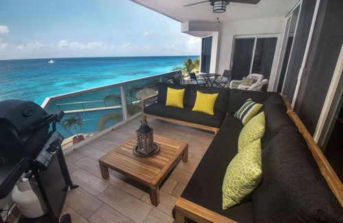Zona Hotelera Norte Condo | Dramatic Oceanfront Condo with Double Master Suites