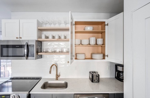 North Brookline Apartment | Dreamy Brookline 2BR w/Gym & W/D, nr Restaurants, by Blueground