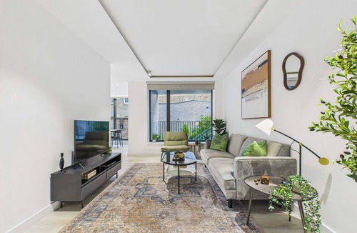 Chaucer Apartment | Edgy & Modern Terrace Apartment by Borough Market