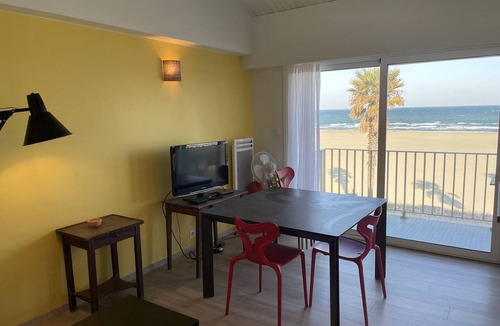 La Jetee Apartment | Elegant Renovated T3, Balcony Sea View, WIFI, Parking