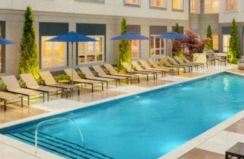 Everett Apartment | Elite Resort Home Pool, Jacuzzi, Basketball Sleeps 16+ King Beds Shuttle