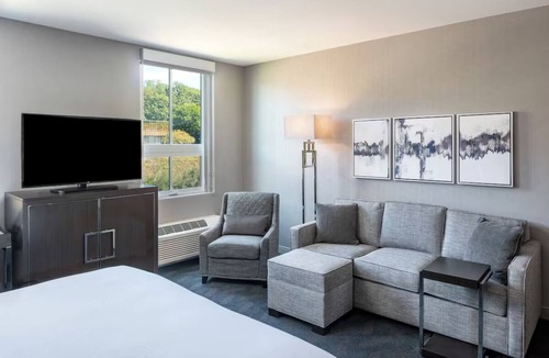 Waltham Hotel | Extended Stay Suite: Full Kitchenette, Free Hot Breakfast & Indoor Heated Pool