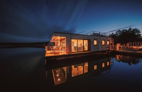 Laasow House | Floatinghouse Seelenbaumler in the Spreewald with lake view