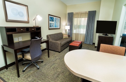 Newark Condo | Free Breakfast. Pool. Shared BBQ. 30 Min to Oakland Zoo!
