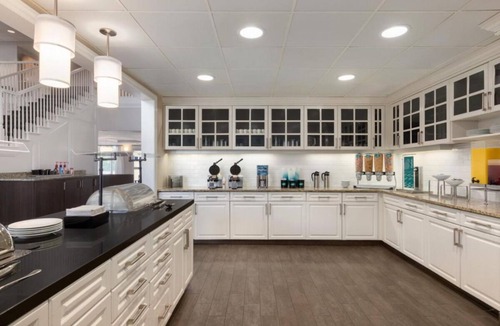 Feather Sound Hotel | Fun and Relaxation! 2 Relaxing Units, Full Kitchen, Free Breakfast, Pool!
